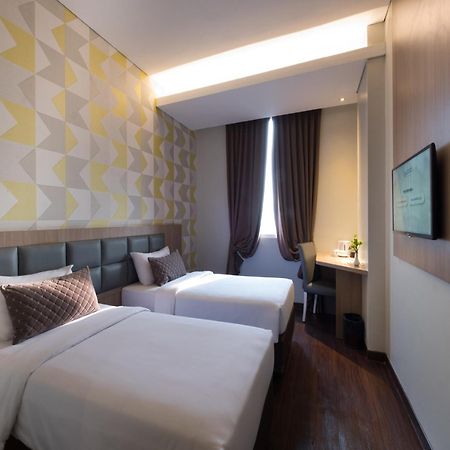 Hotel 88 ITC Fatmawati Giacarta Esterno foto