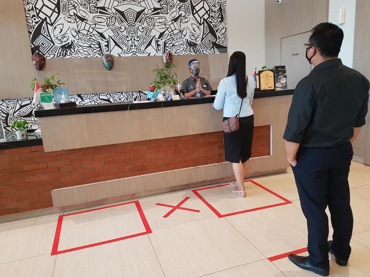 Hotel 88 ITC Fatmawati Giacarta Esterno foto