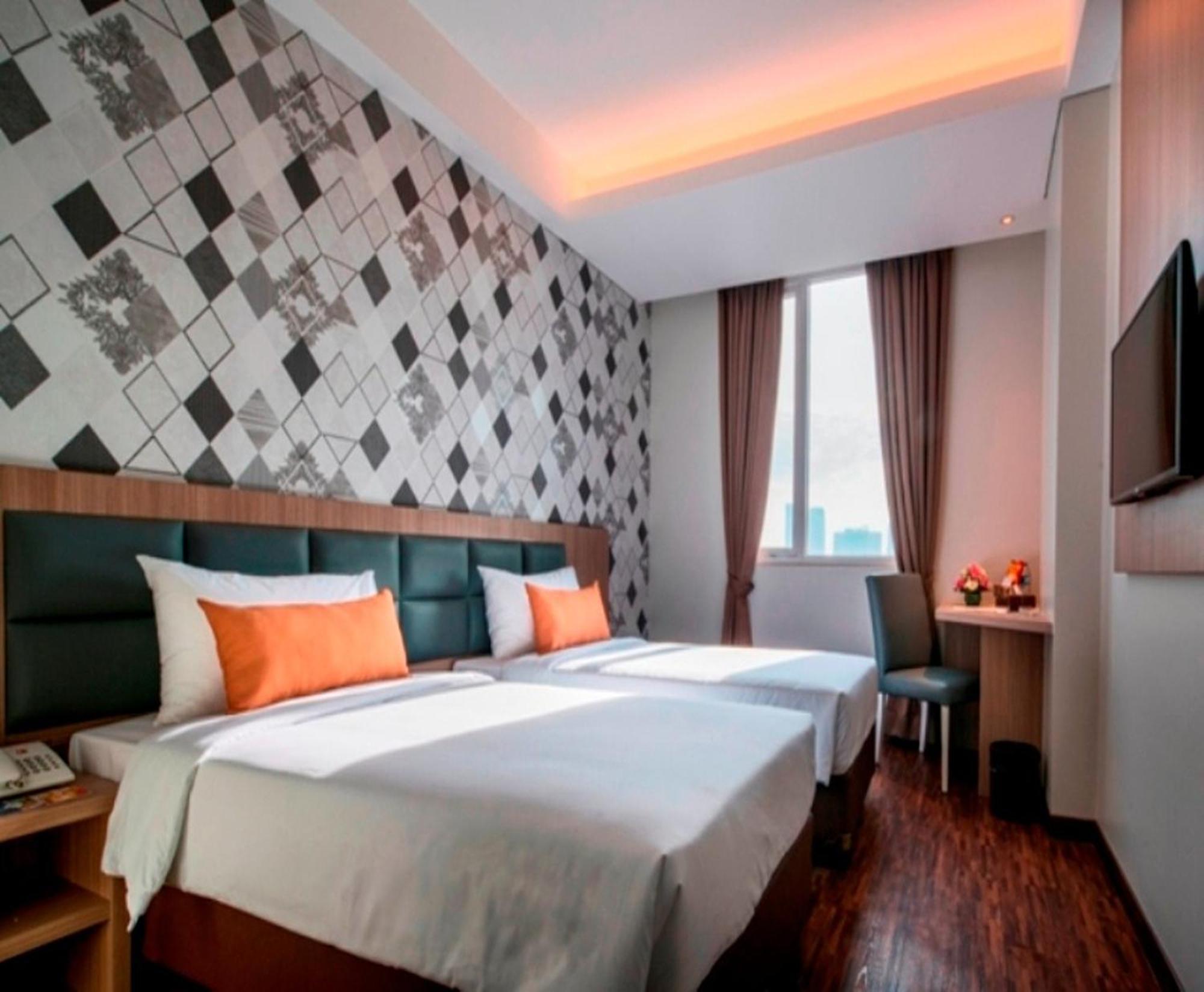 Hotel 88 ITC Fatmawati Giacarta Esterno foto