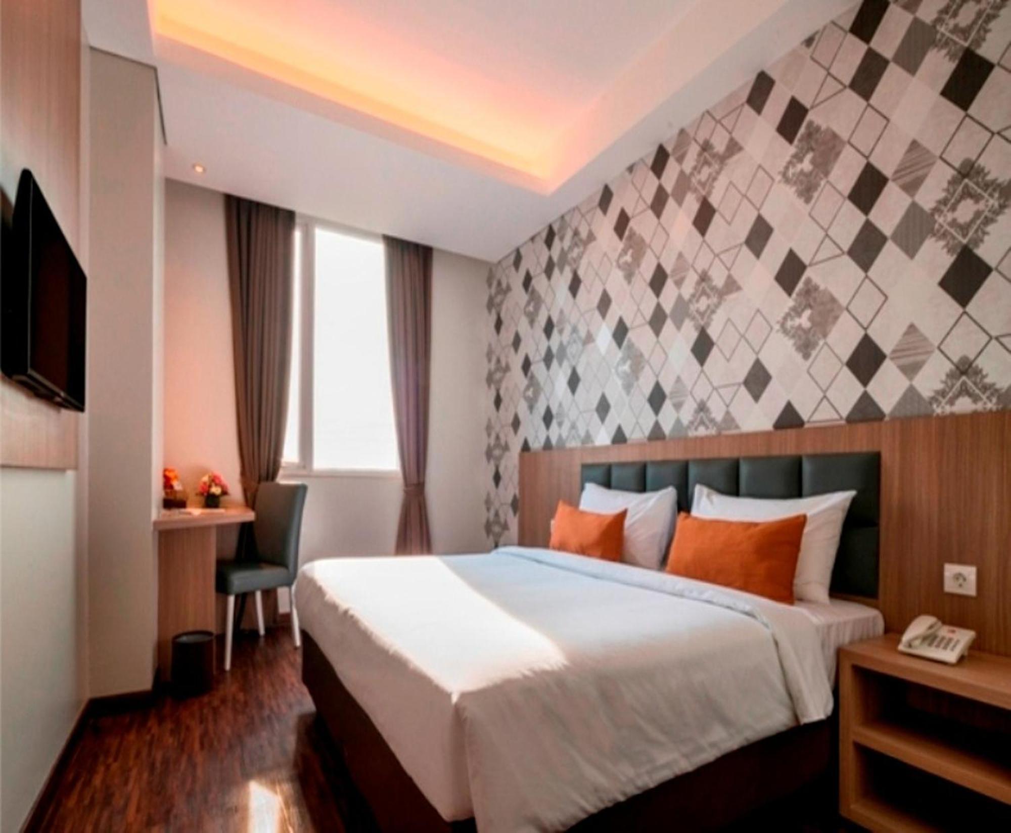 Hotel 88 ITC Fatmawati Giacarta Esterno foto