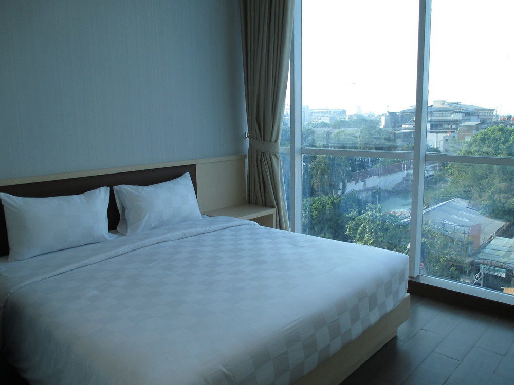 Hotel 88 ITC Fatmawati Giacarta Esterno foto