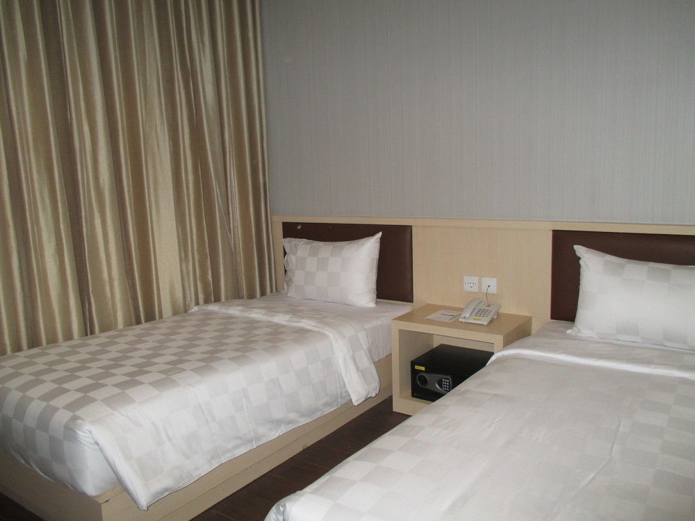 Hotel 88 ITC Fatmawati Giacarta Esterno foto
