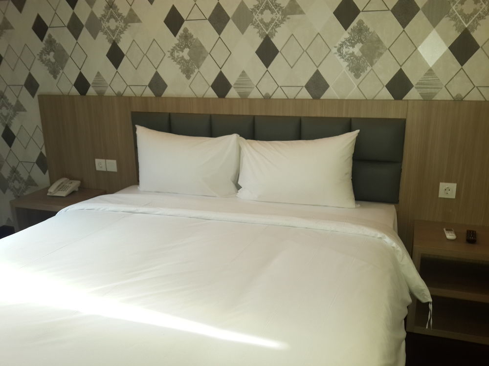 Hotel 88 ITC Fatmawati Giacarta Esterno foto