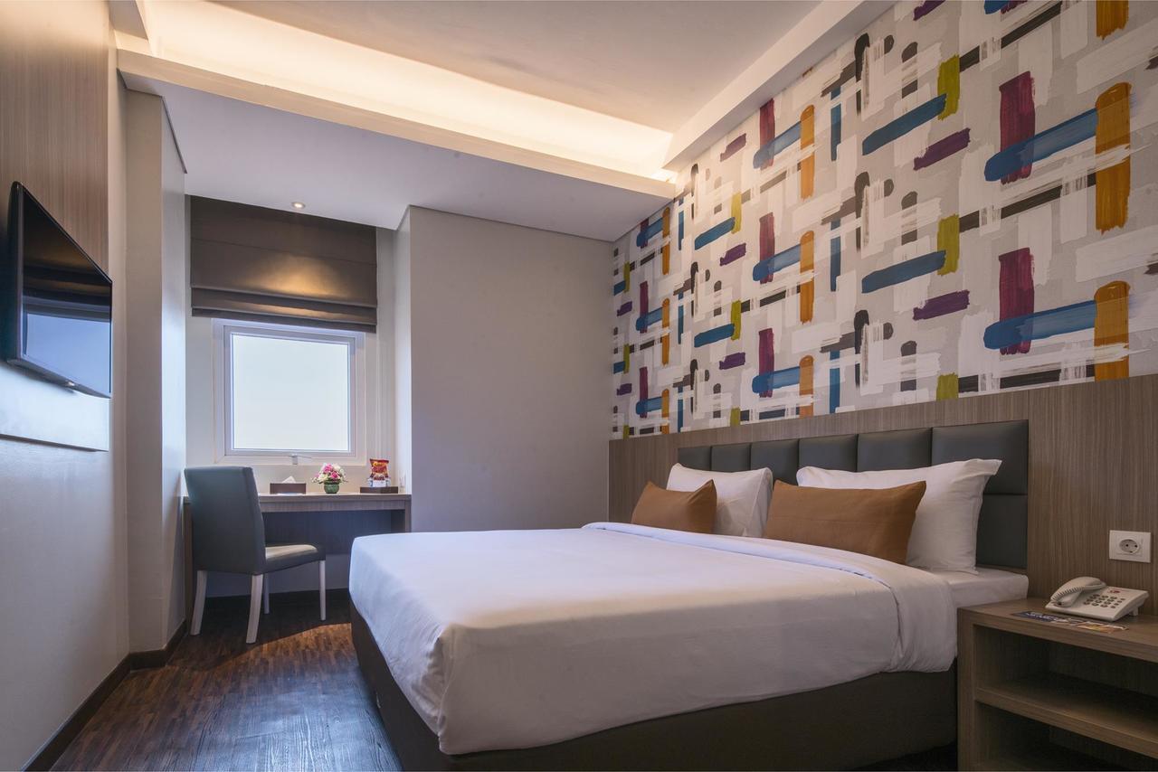 Hotel 88 ITC Fatmawati Giacarta Esterno foto