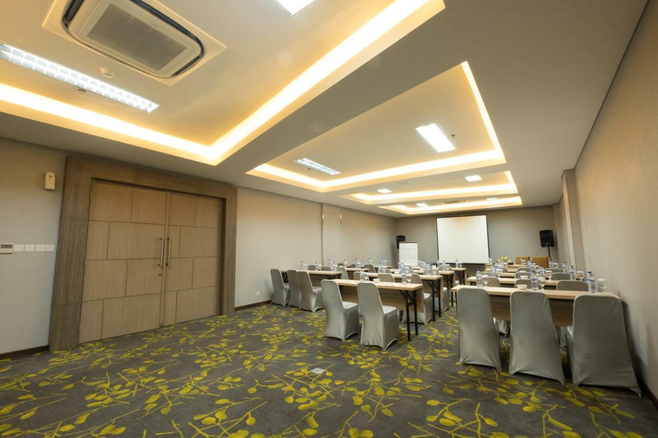 Hotel 88 ITC Fatmawati Giacarta Esterno foto