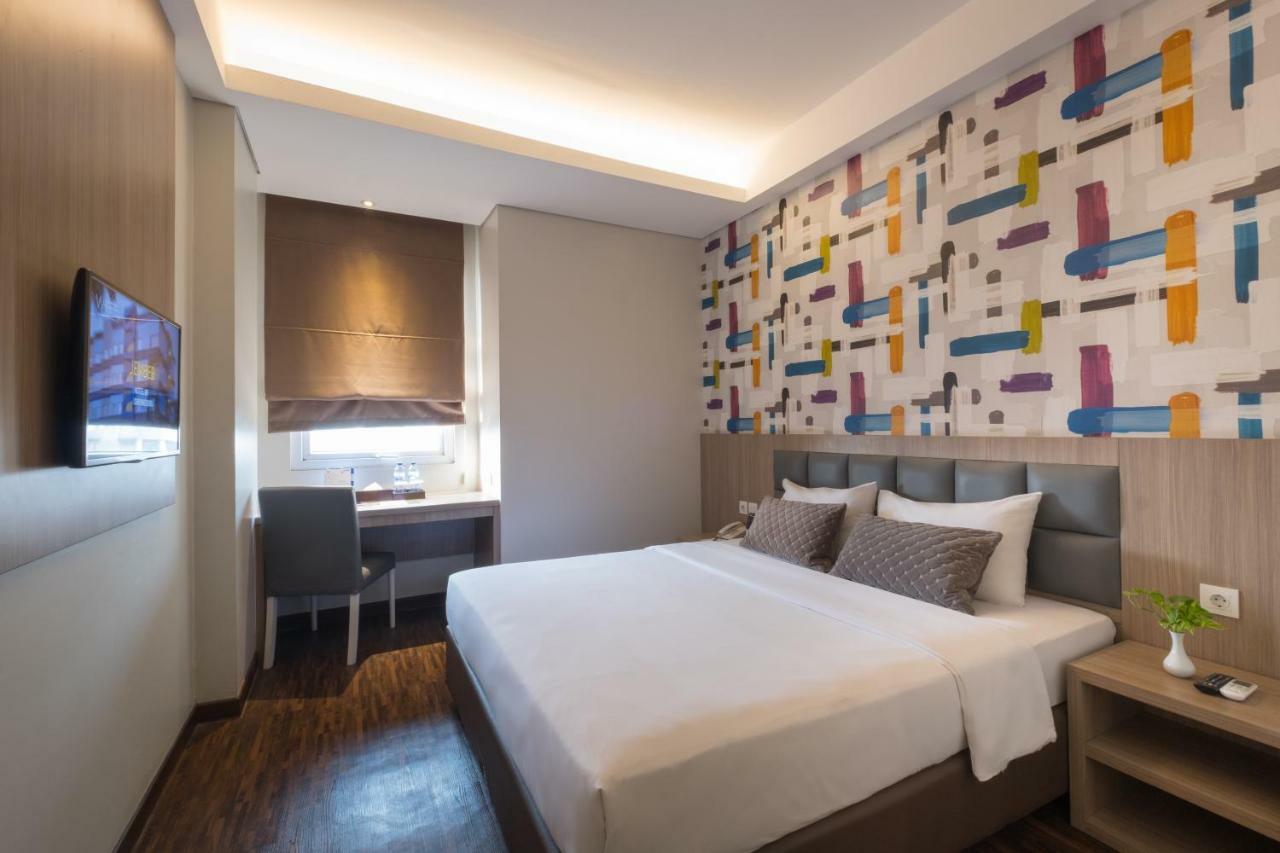 Hotel 88 ITC Fatmawati Giacarta Esterno foto