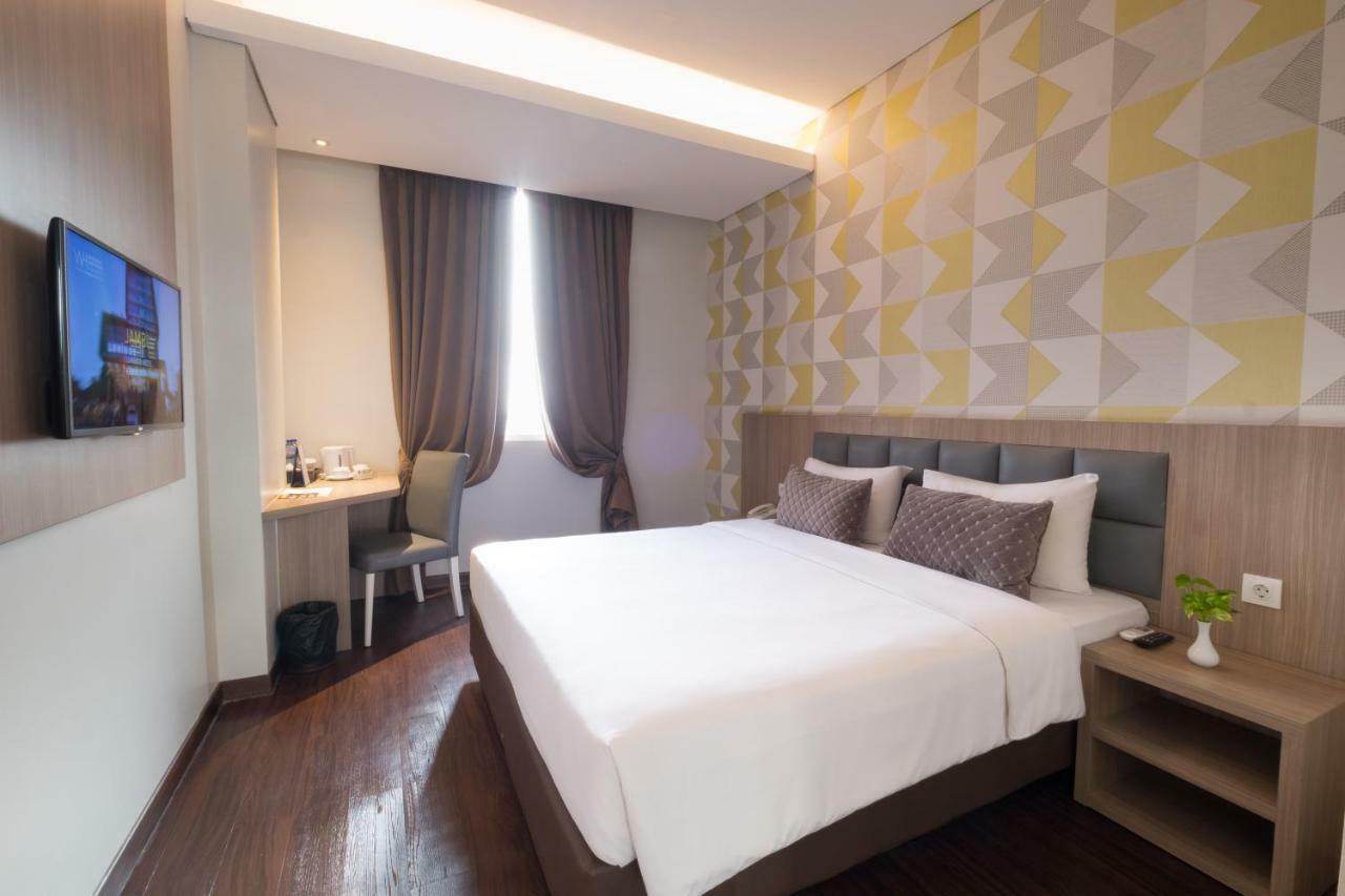 Hotel 88 ITC Fatmawati Giacarta Esterno foto