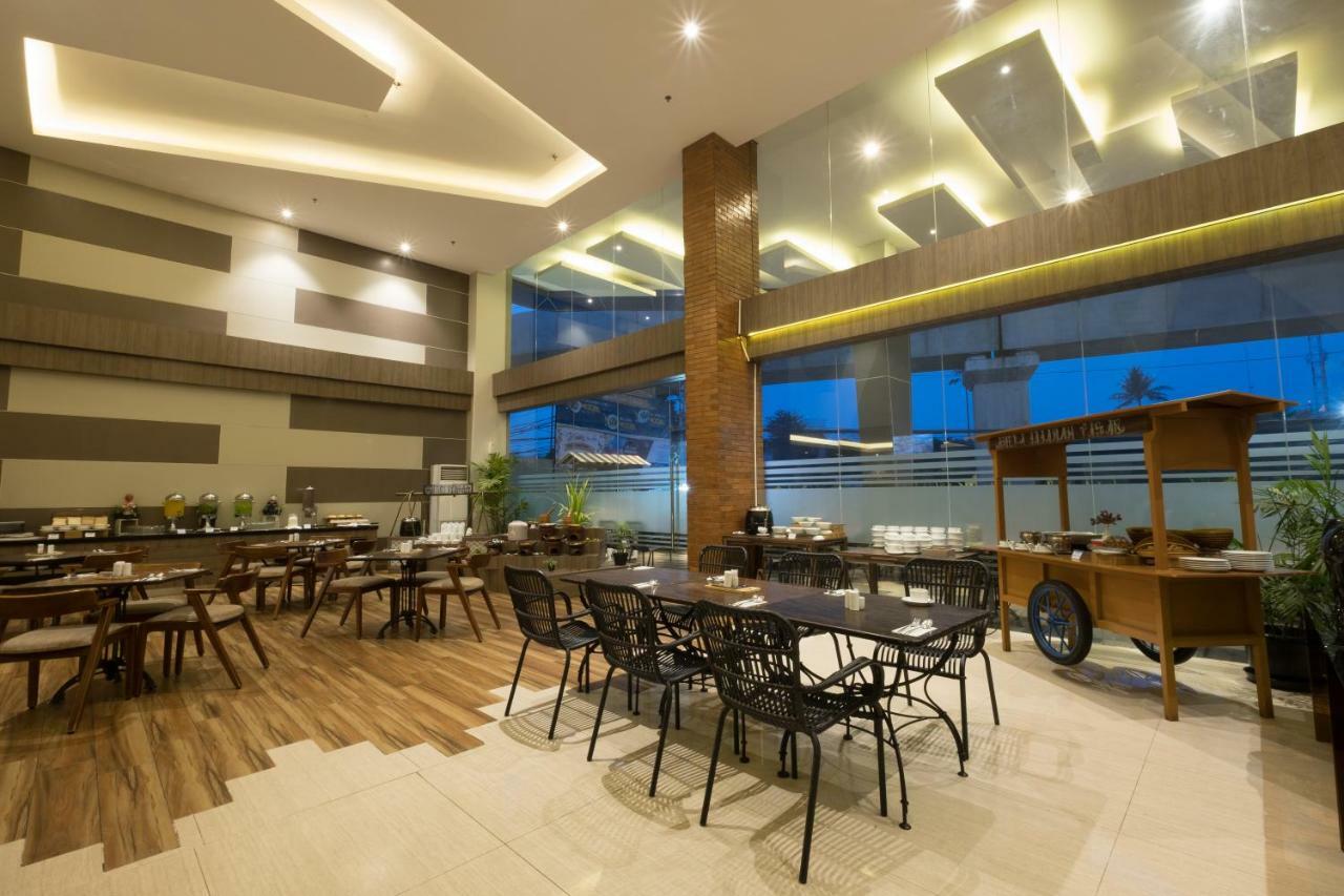 Hotel 88 ITC Fatmawati Giacarta Esterno foto