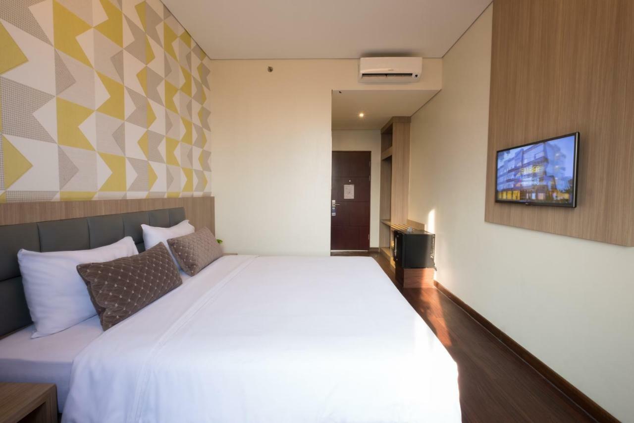 Hotel 88 ITC Fatmawati Giacarta Esterno foto