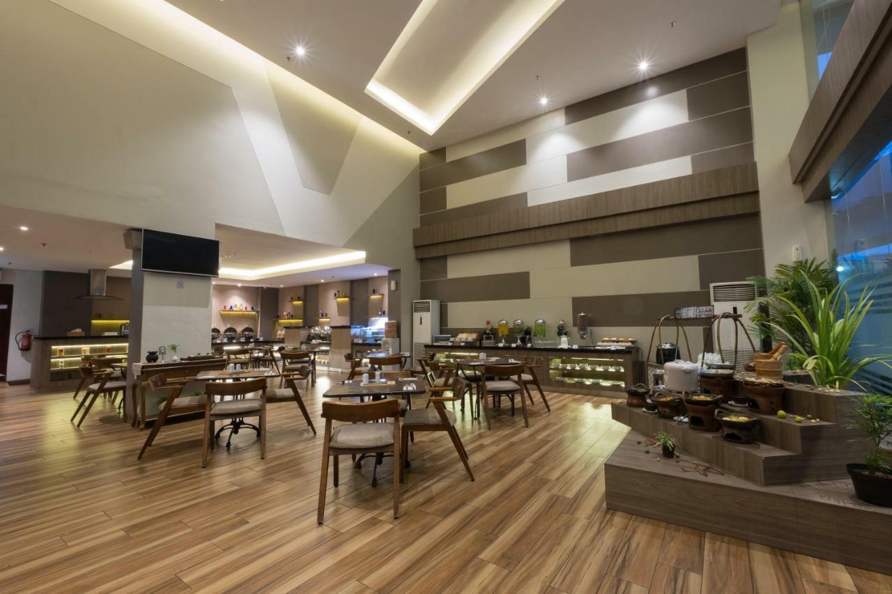 Hotel 88 ITC Fatmawati Giacarta Esterno foto