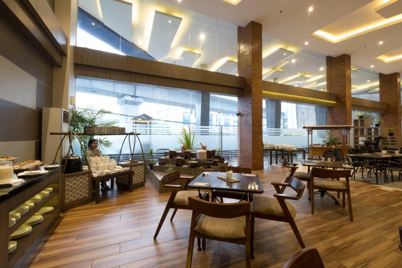 Hotel 88 ITC Fatmawati Giacarta Esterno foto